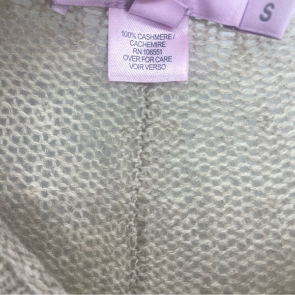 Cashmere Calypso St. Barth Nooyi v neck poncho - Picture 3 of 4